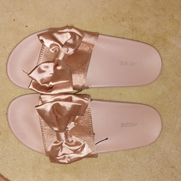 Pink slides brand new perfect condition 2 sizes available 7 & 8 bundle n save - Picture 3 of 3